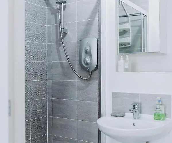 Deluxe 2 Bed Flat In Patchway Near Aztec West And Cribbs Causeway Apartament Bristol