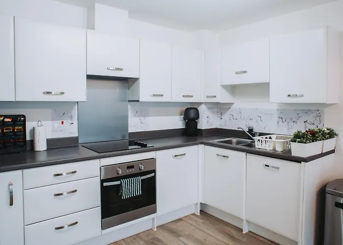 Deluxe 2 Bed Flat In Patchway Near Aztec West And Cribbs Causeway