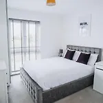 Deluxe 2 Bed Flat In Patchway Near Aztec West And Cribbs Causeway Appartement