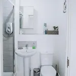 Deluxe 2 Bed Flat In Patchway Near Aztec West And Cribbs Causeway شقة بريستول