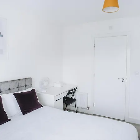 Deluxe 2 Bed Flat In Patchway Near Aztec West And Cribbs Causeway شقة *