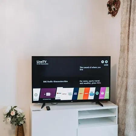 Deluxe 2 Bed Flat In Patchway Near Aztec West And Cribbs Causeway Апартаменти Бристоль