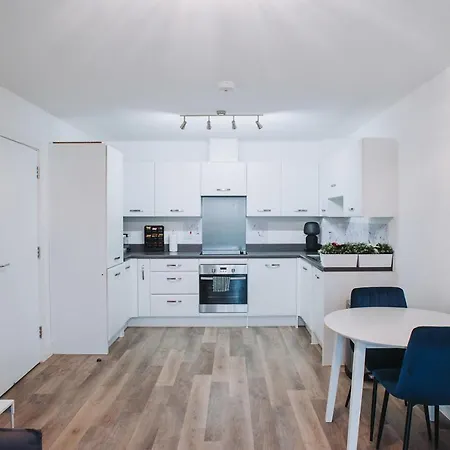 Deluxe 2 Bed Flat In Patchway Near Aztec West And Cribbs Causeway בריסטול