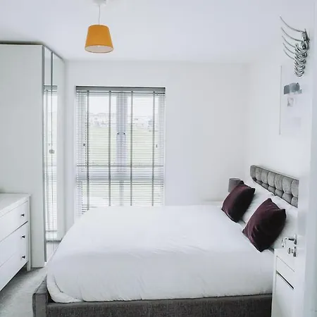 Deluxe 2 Bed Flat In Patchway Near Aztec West And Cribbs Causeway בריסטול