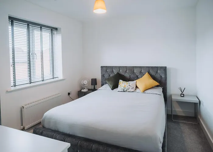 Deluxe 2 Bed Flat In Patchway Near Aztec West And Cribbs Causeway Bristol